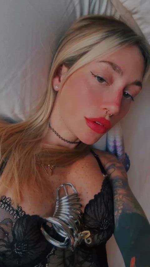 Did a girl ever laugh right before sex when she saw that tiny gummy worm? Yeah… I humiliate pencil…dicks like yours every day… u should try with me