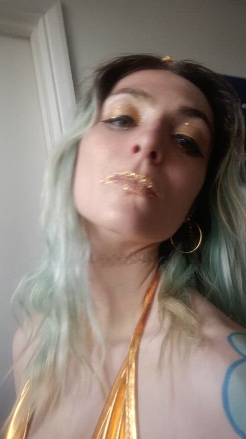 Love this gold bikini so did matching makeup