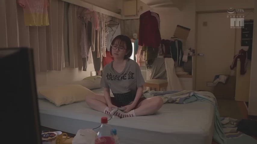 Sakura Miura is a nerd girl who is addicted to games [MIDV-888]