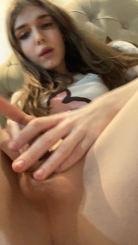 19yo femboy is built for breeding (>////<)