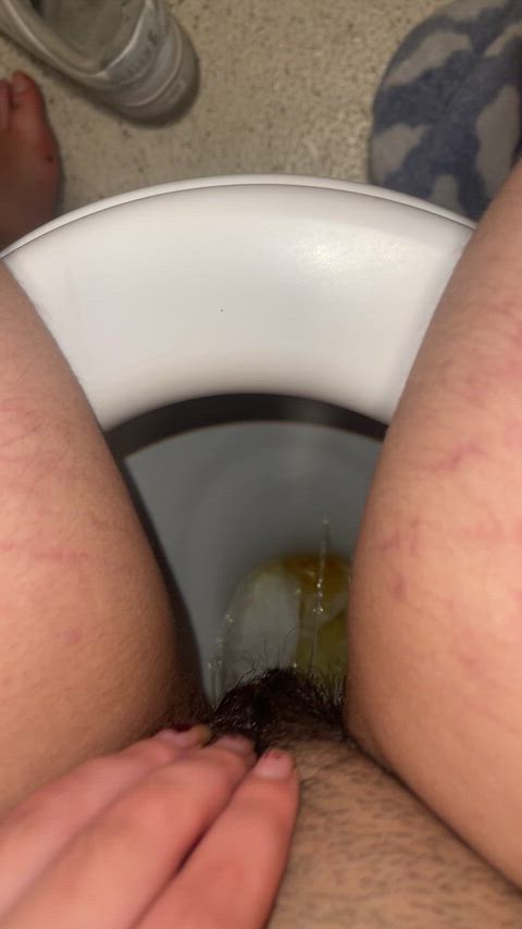 I'm peeing like this for you