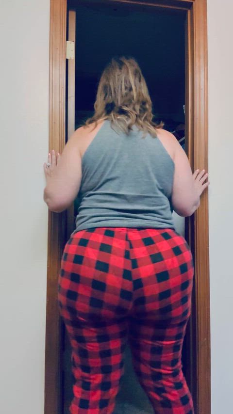 Iβm fantasizing about your finger circling the inside of my ass while I fart, and then you taking it out and licking it with your tongue so you can taste me. π π€€