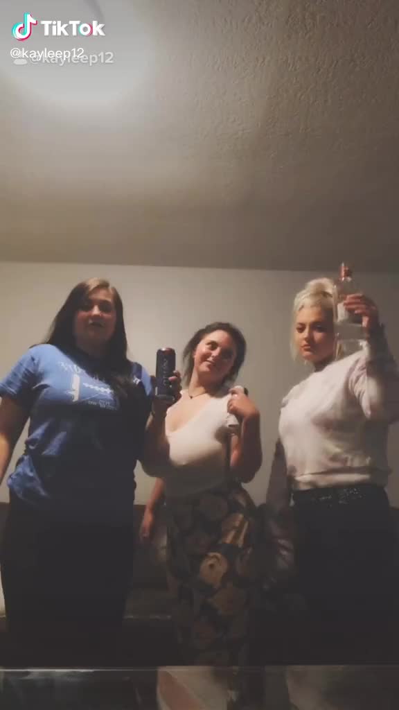 Braless 😏