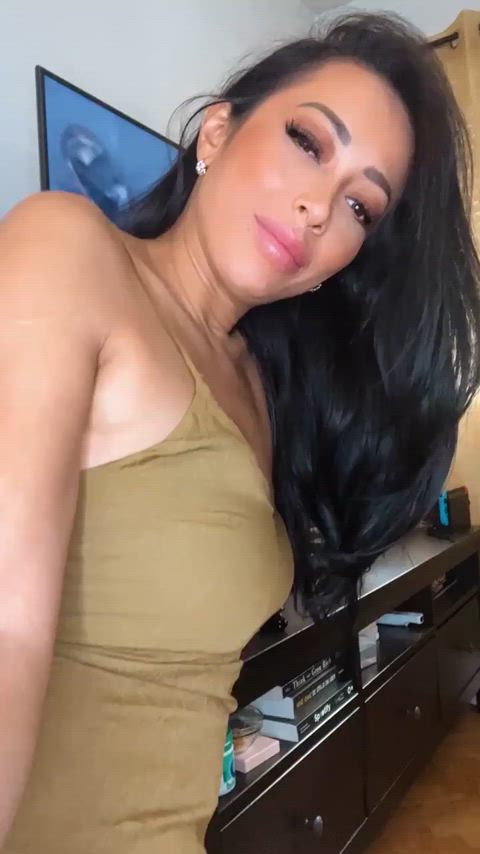 Say yes if you'll fuck my ass and I'll send you my nudes (I actually do just be patient!)
