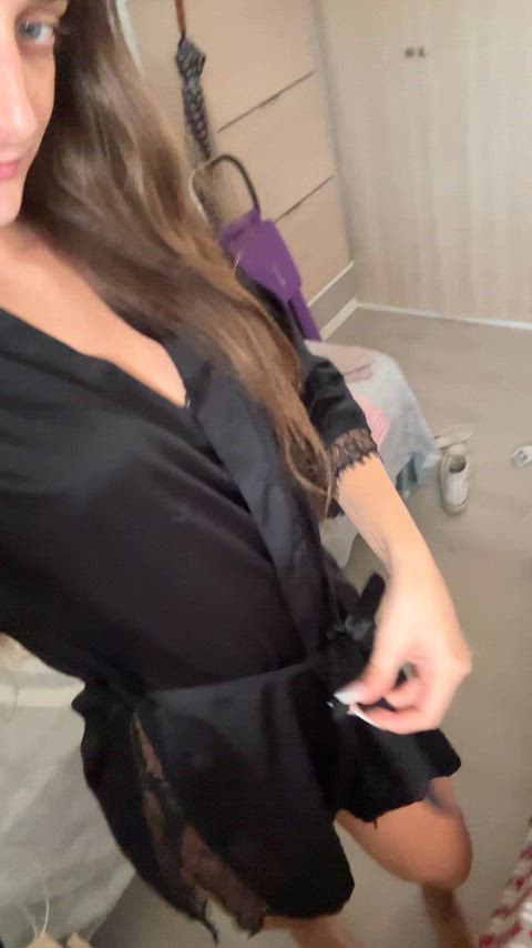 Be honest.. could I blow you on the first date even if you found out I had a cock?🥹