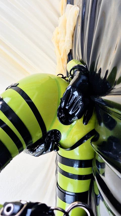 Full-length videos on OnlyFans 😼 I post daily from my weird latex lifestyle there! ❤️ My OnlyFans name is LatexLovingLady. IMPORTANT: There is NO pay-per-view (PPV) or any of that nonsense! By subscribing to my OnlyFans you get access to ALL my material 🫦 thumbnail