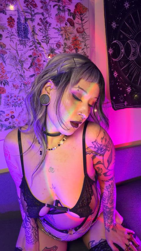 Can you resist the gaze I gave you?👀🖤 thumbnail