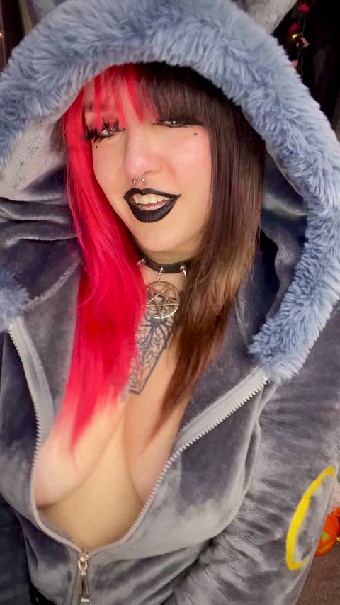Come here and give me and my cock a kiss