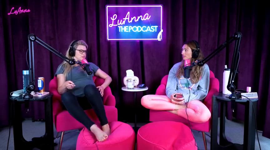 Anna Williamson & Luisa Zissman show off their dirty feet and joke about 'OnlyFeet' startup in comical podcast discussion