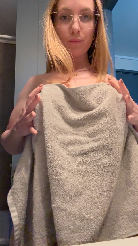 I only date men who can handle my big tits