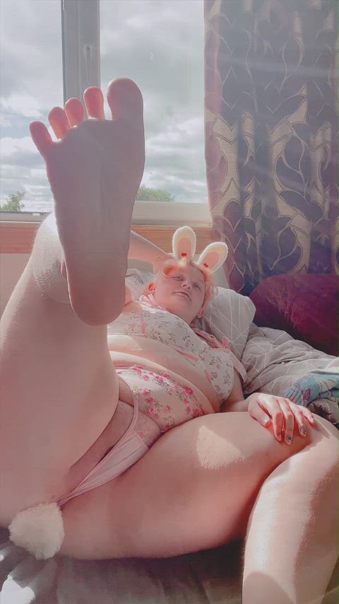 peep the cute bunny tail!