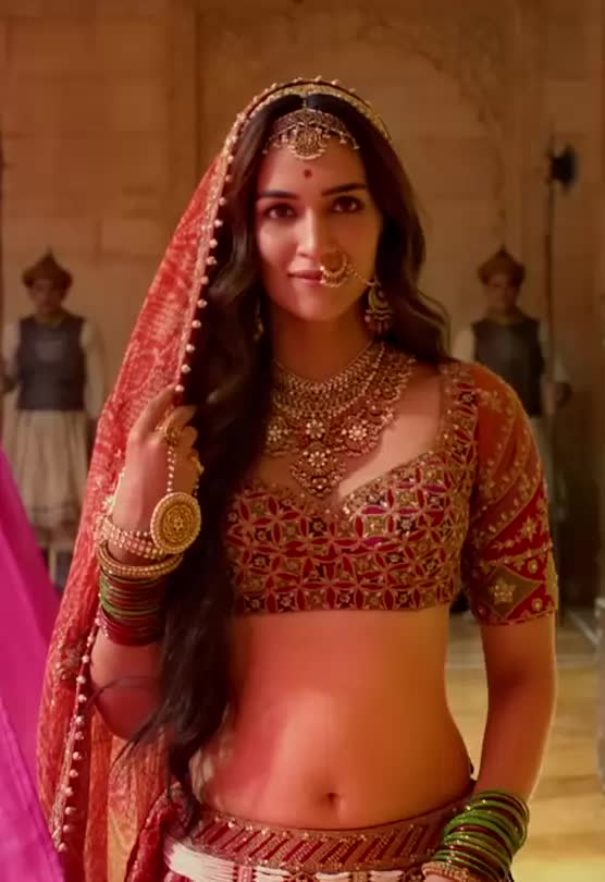 Any hindi speaker? Who wants to jerk to Kriti Sanon?