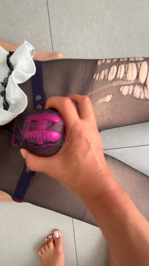 Educating my maid in every way she could be expected to serve 👄