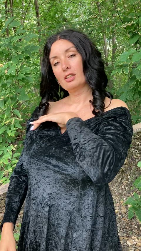 Do you find this mature lady hot or no?