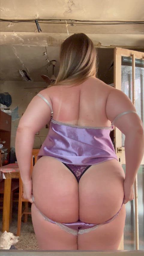 I’ve been doing my squats 🍑