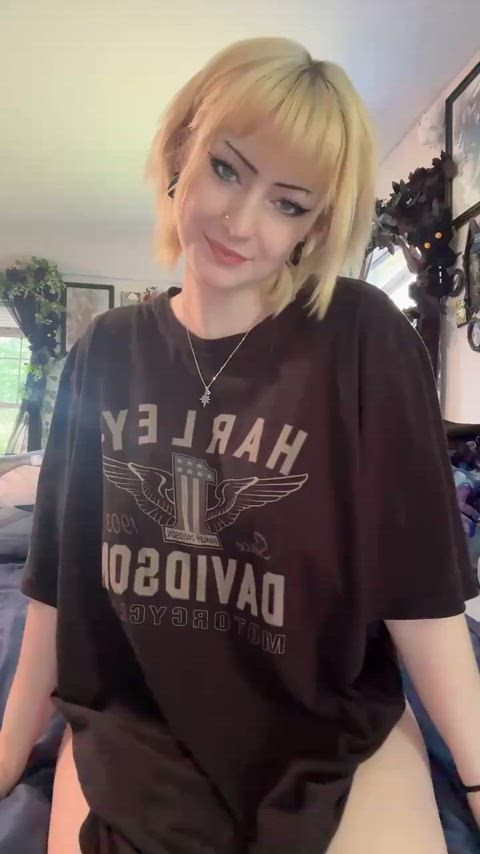 The perfect goth titty drop