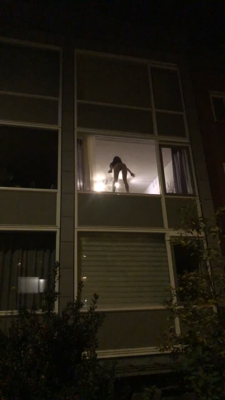 one night in Amsterdam ! Red light district in my air bnb hahah