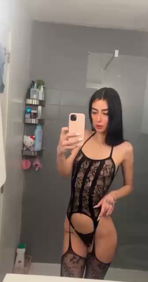 just a 4'11, 18yo