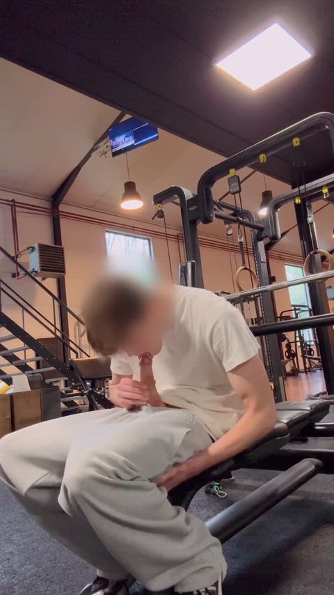 Mind giving me a spot ? 😈