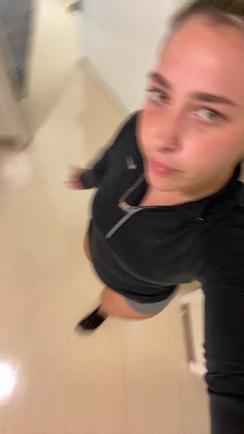 Nice booty in tight shorts