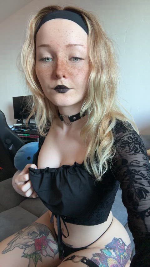 Put your face between them, mommy will take care of you