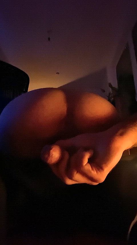 Horny again. Dm me rn 🥀