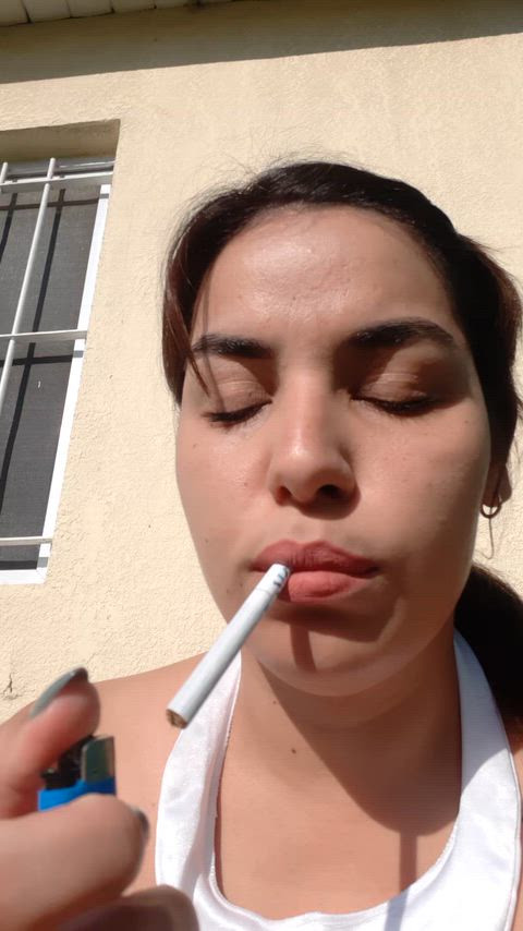 Question for men: Would you like to see me smoke in front of you?