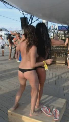 Beach Caught Dancing Exhibitionism Exhibitionist Kissing Lesbian Public Topless r/CaughtPublic Porn GIF by populardick