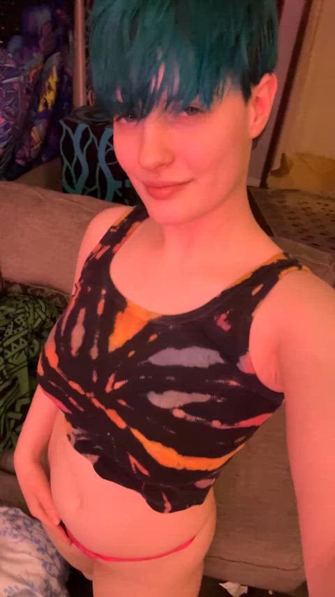 Want to take a bite of my cake? 🍑