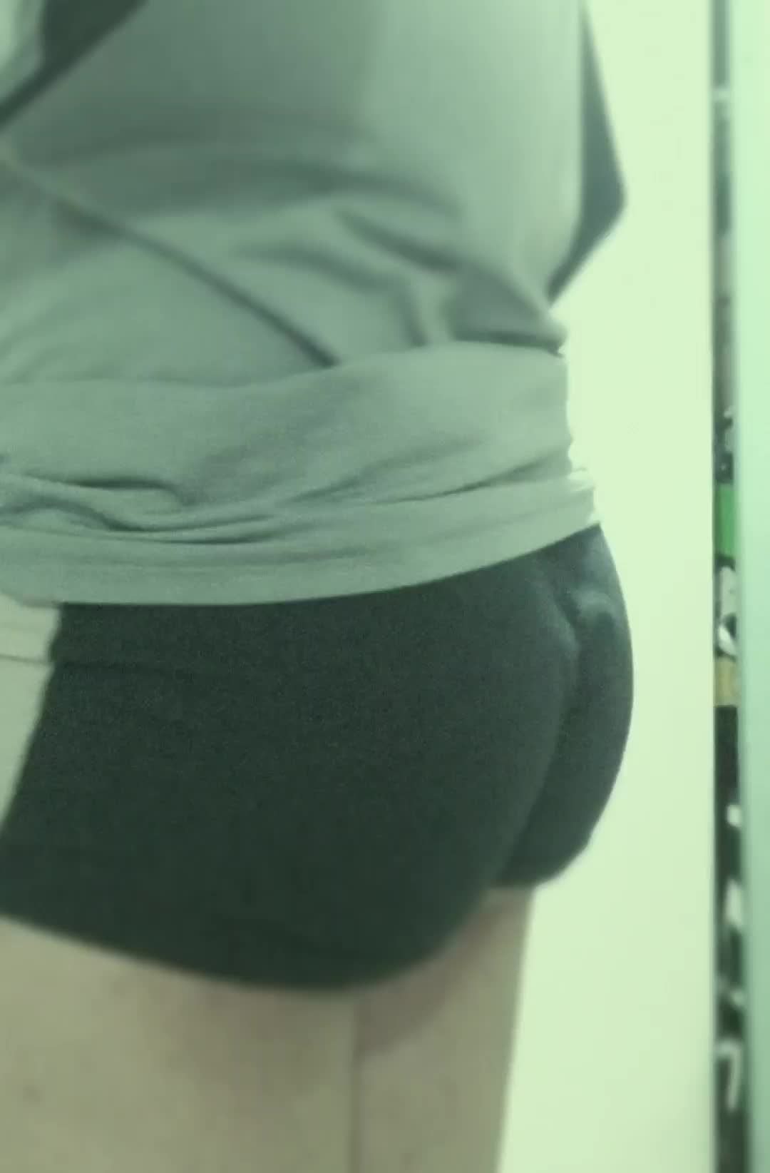 my first time ever posting myself.. i got nervous and over edited >.< lol. should i do more?? tell me what u think!!😙