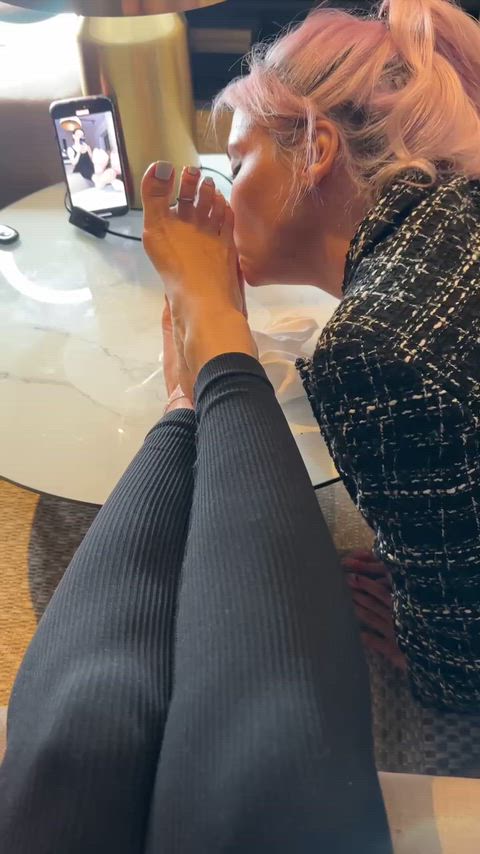 My girl lick and suck my toes with love..so sensual