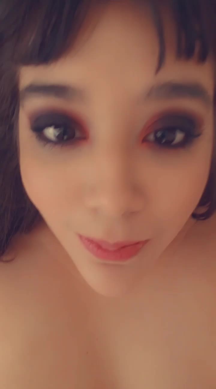 Caught some cum on my tongue ☺️