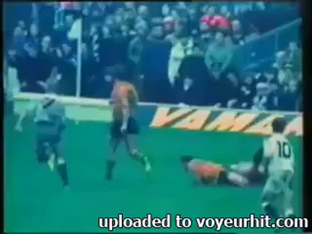 (Video Version) Erica Roe "World's Famous" Streaker At International Rugby Game In Twickenham 1982