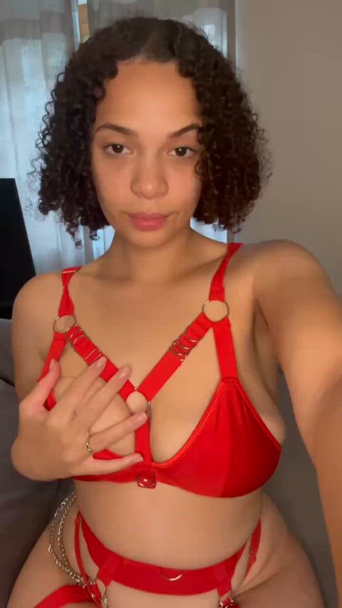 Big titts pretty areolas is the best combo. Agree?