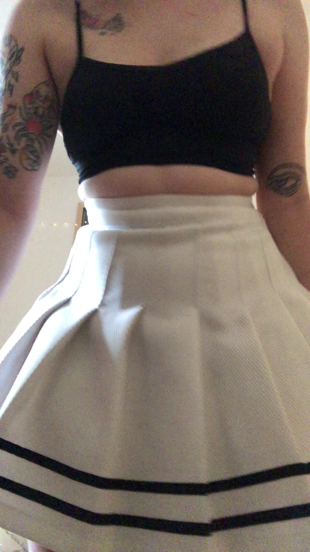 Do I look cute in my skirt ?💕