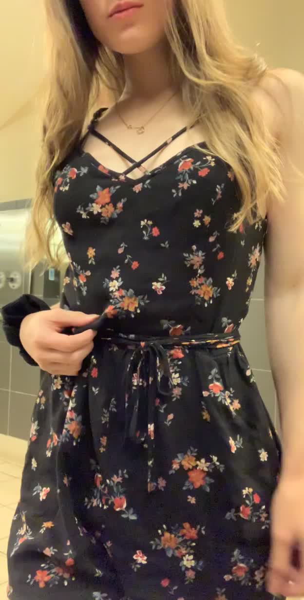 Nothing under my romper makes it easy & fun to flash in public! 😋