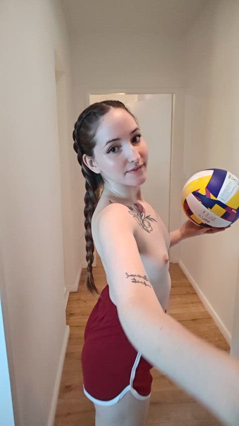 we play naked volleyball and if u beat me I suck your cock :3
