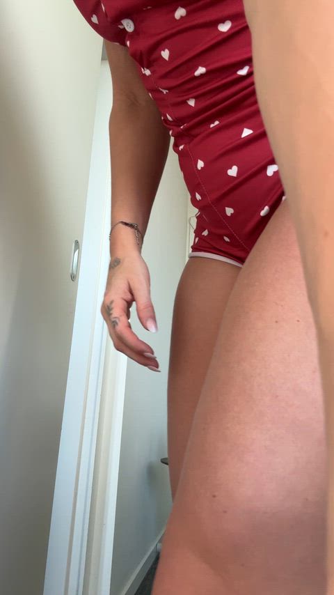 This mom has the best mom ass