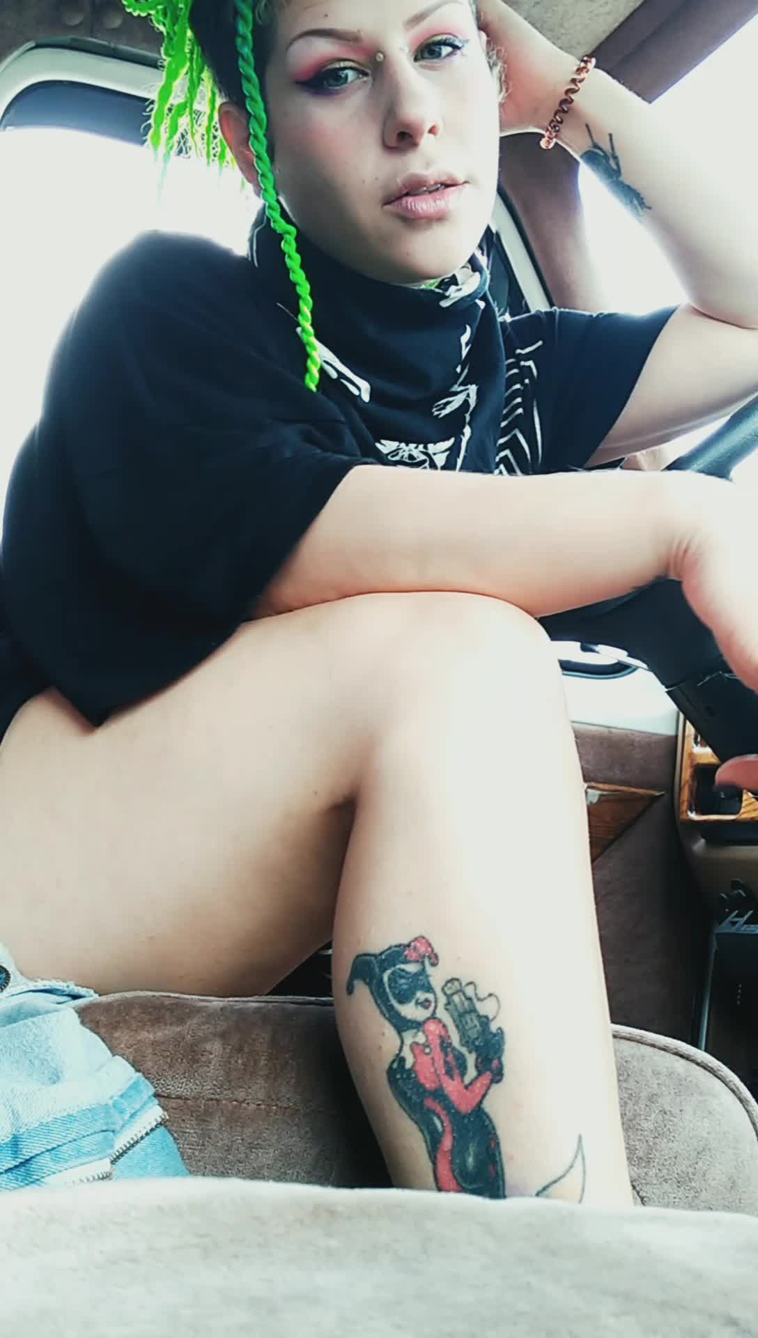 Get over here. 😏🦂 Show off for me follow instructions, and give me all your cum live on or in a custom eo. 🖤