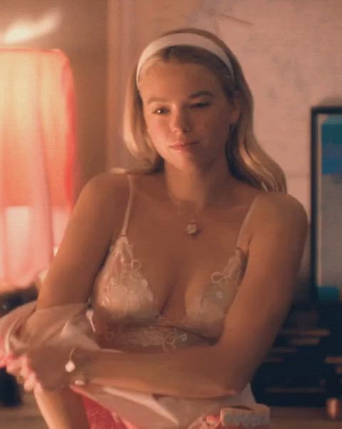 Milly Alcock - Sirens s01e01 (2025)