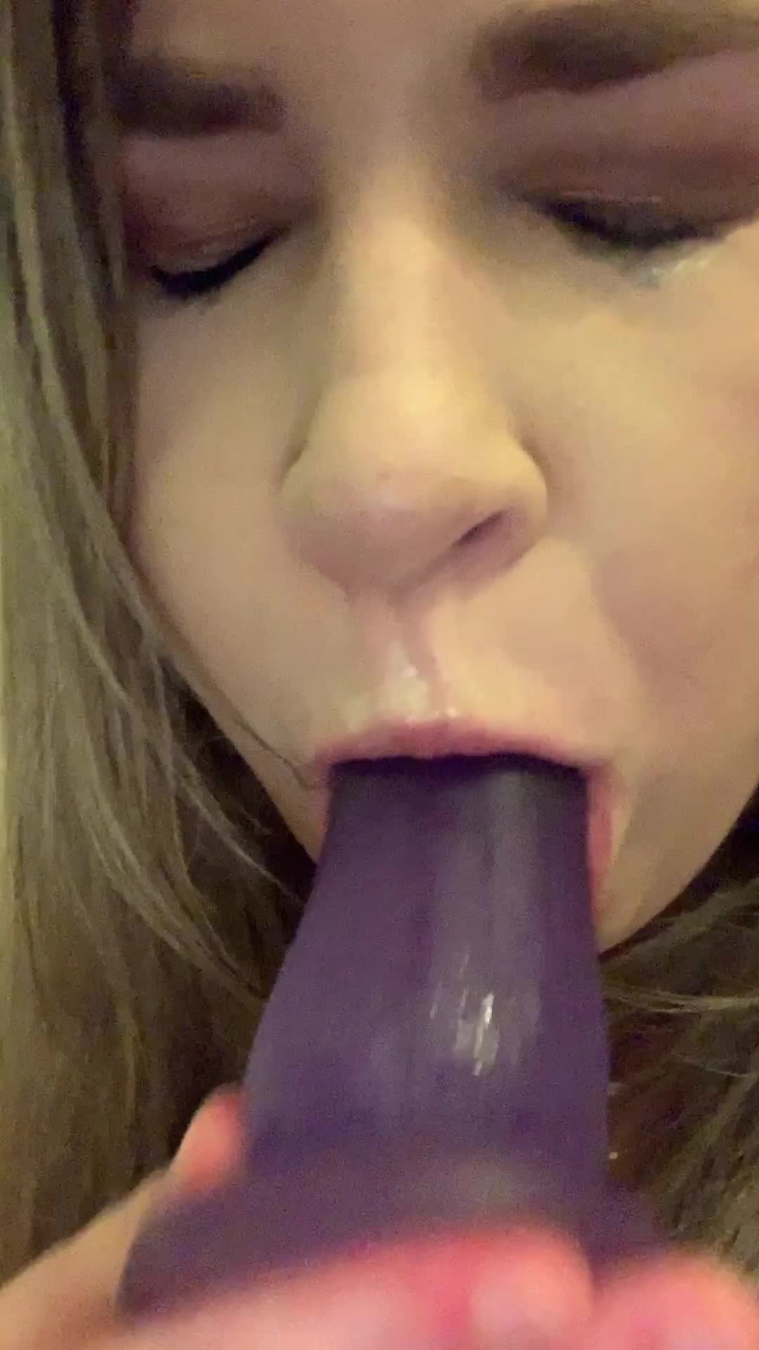 deepthroat but make it messy