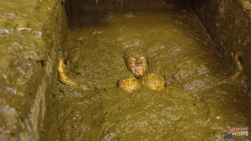 Kyra Sex submerging in shit [F]