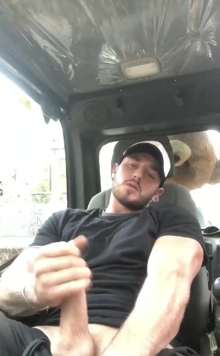 Dude gets caught jerking off at work 👀