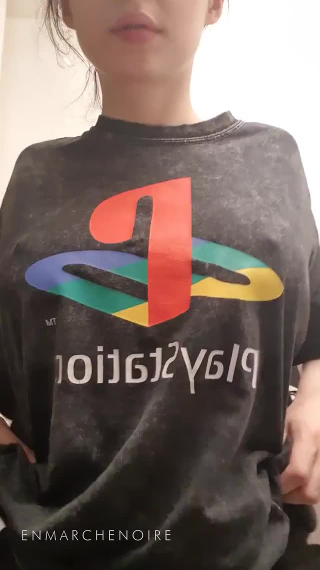 MAKE A CHOICE TITS OR PS5 ?