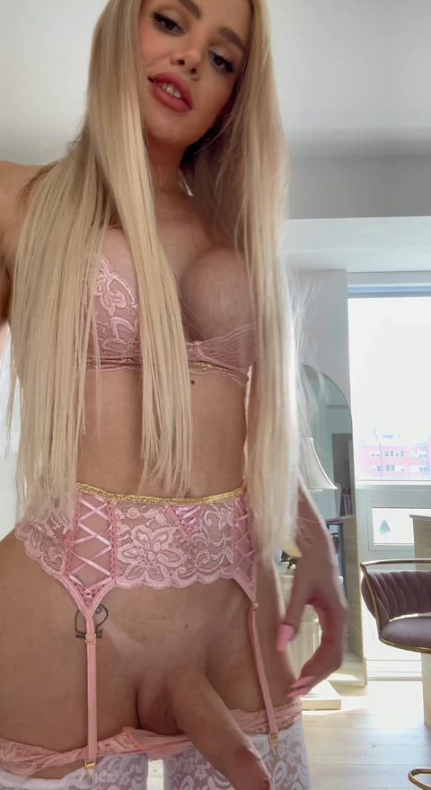 Can u believe no one wants to suck my dick?