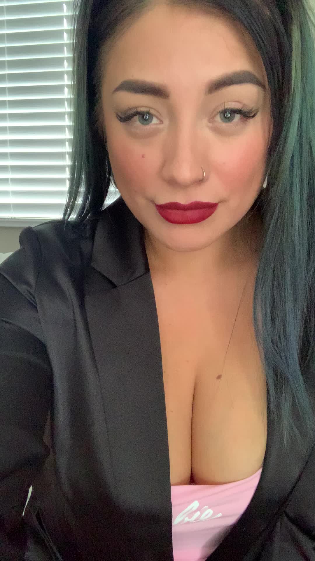 A little treat for those who sort by new 😘 btw my OF is free 😍