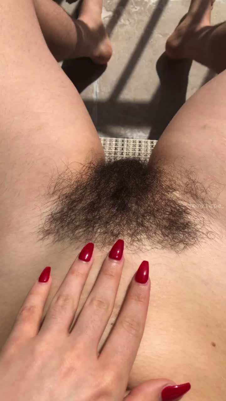 POV- I got my nails done just to run them through my thick bush 💅🏻