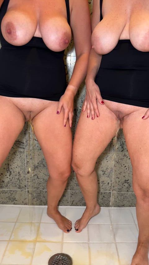 Double MILF pee time