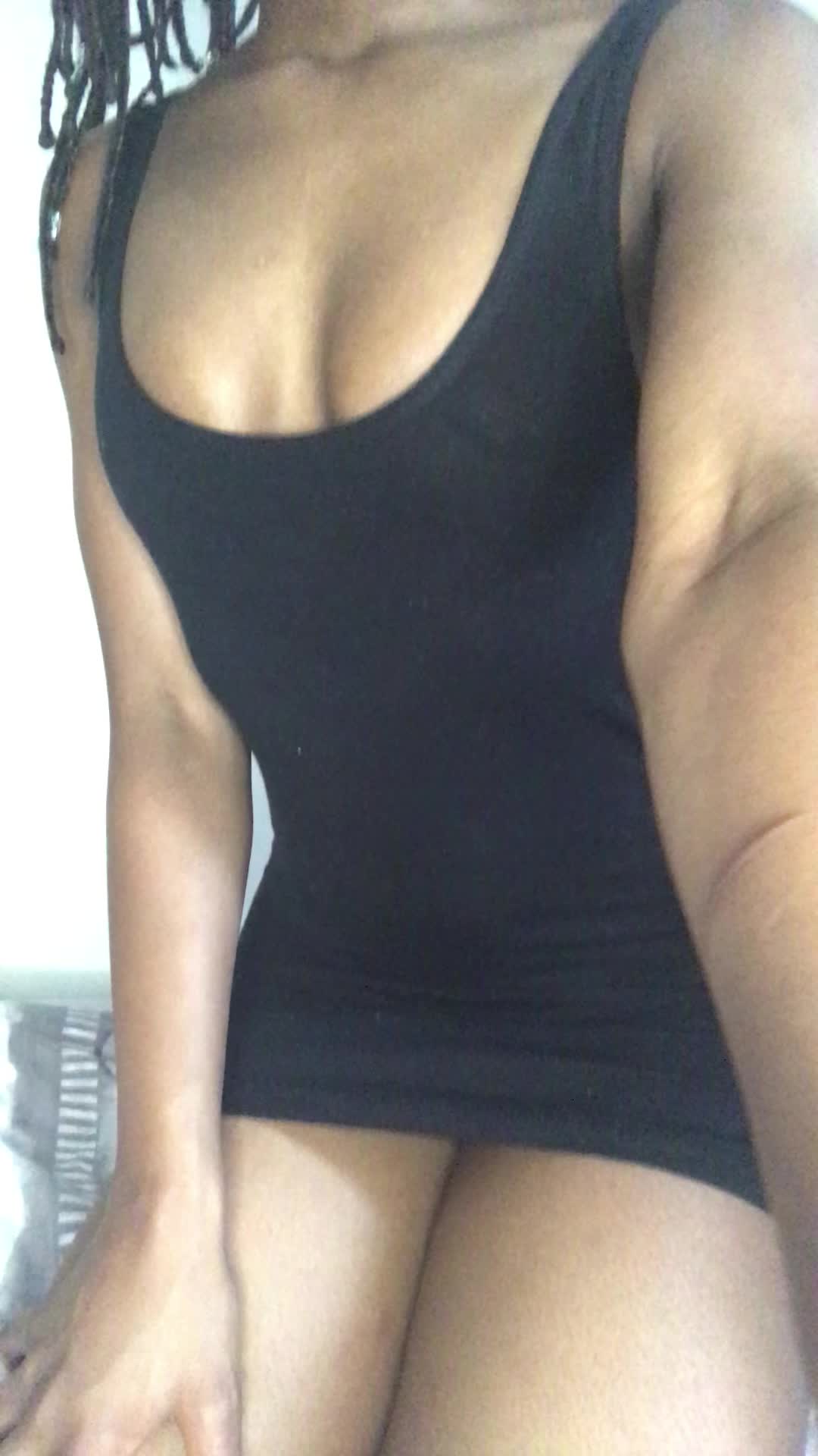 Can you tell how tiny I am? 🥺