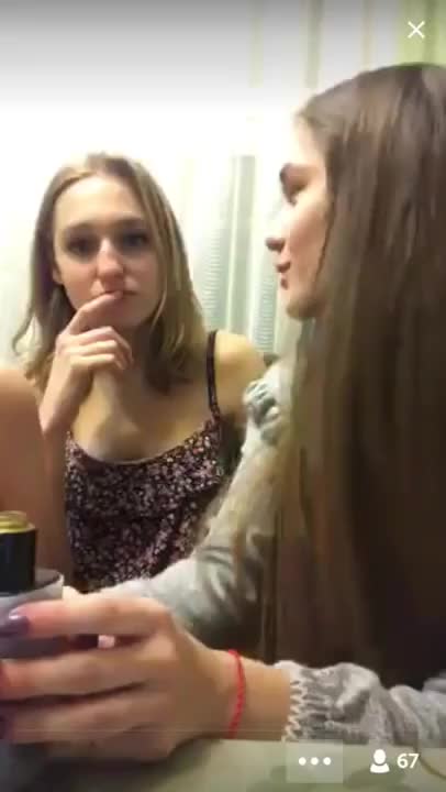 Cute College Friends !!